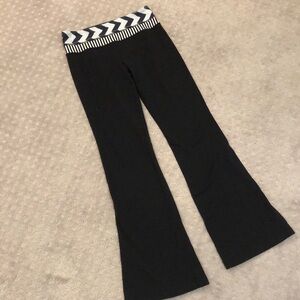 Lululemon black pants. Black / white waistband.